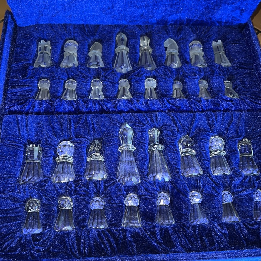 Öznursan Real Crystal chest set.